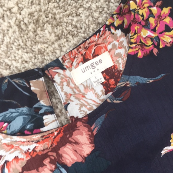 UMGEE brand -light and flowy top - Picture 3 of 3